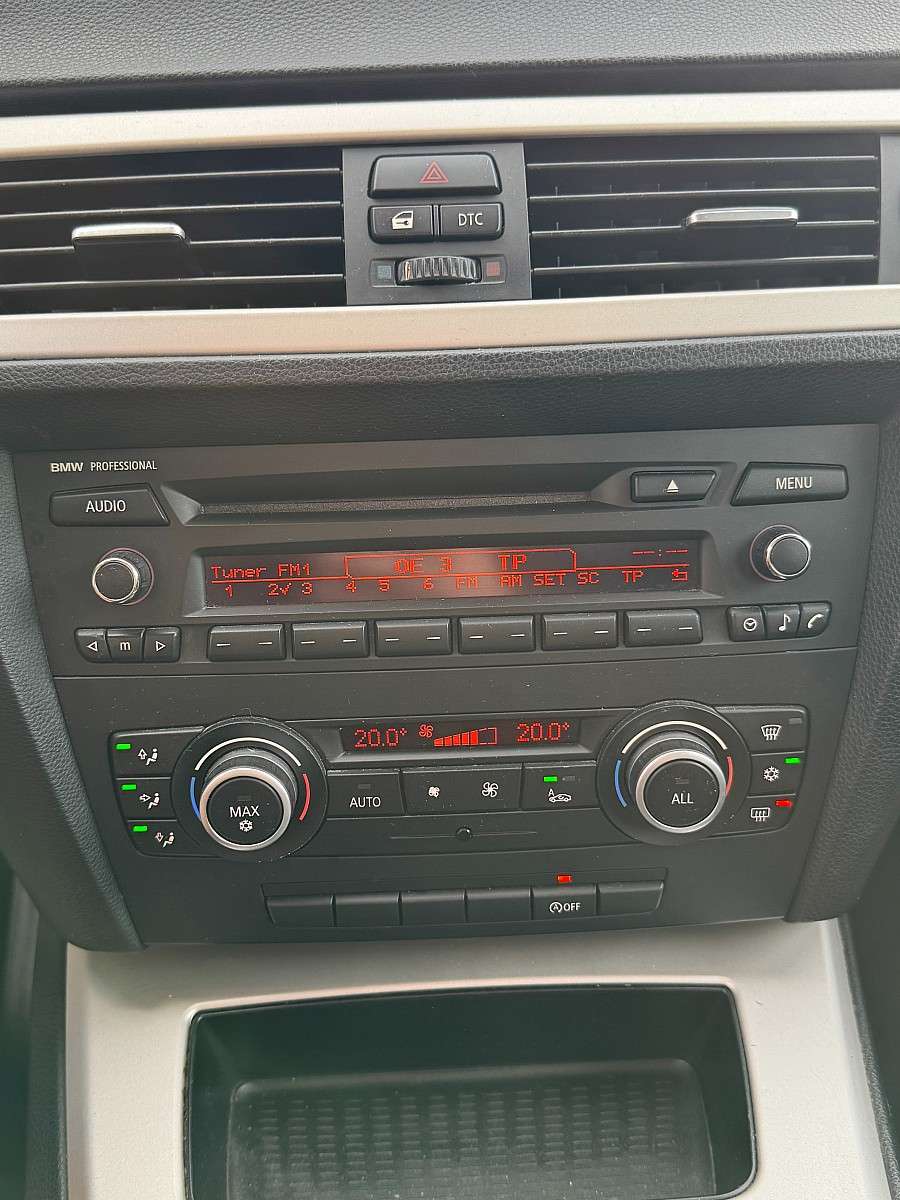 BMW 316d Touring Österreich-Paket (2010) - Bild 14