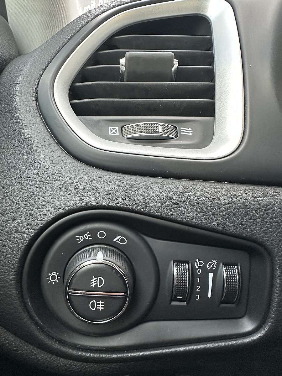 Jeep Renegade 2,0 MultiJet II 140 Limited AWD Aut. (2015) - Bild 24