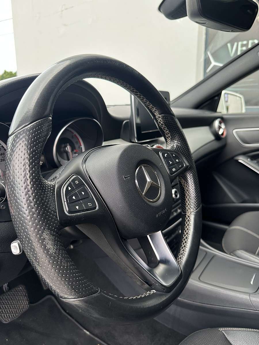 Mercedes-Benz CLA 220 d Aut. (2015) - Bild 14