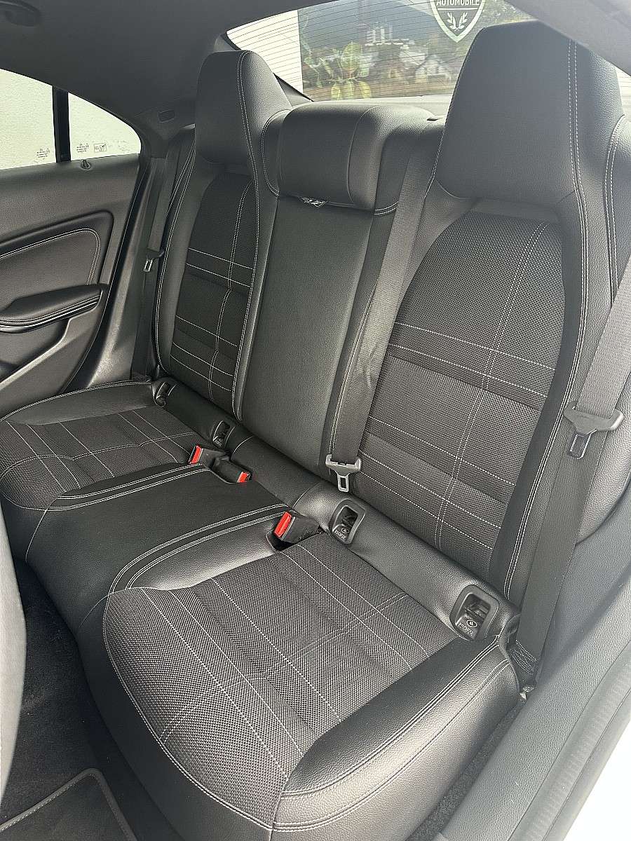 Mercedes-Benz CLA 220 d Aut. (2015) - Bild 12