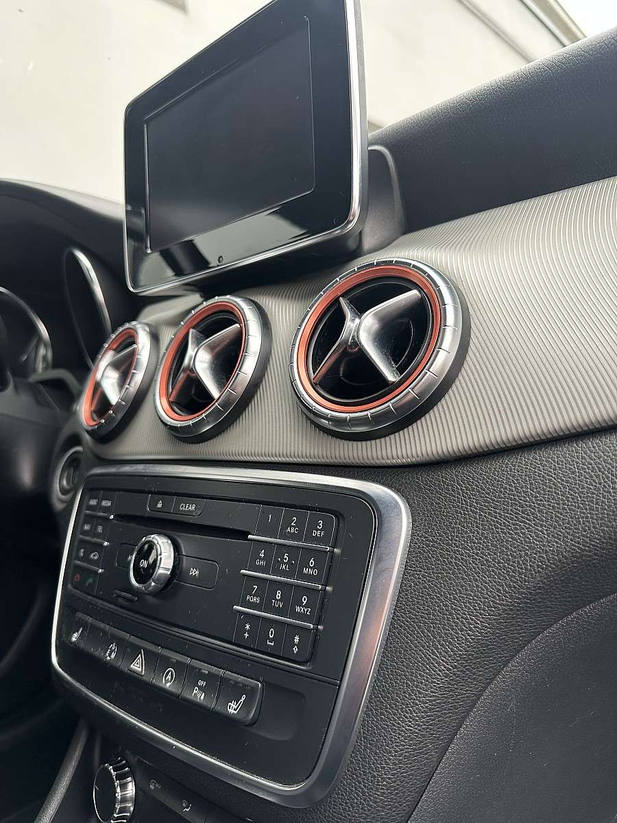 Mercedes-Benz CLA 220 d Aut. (2015) - Bild 23