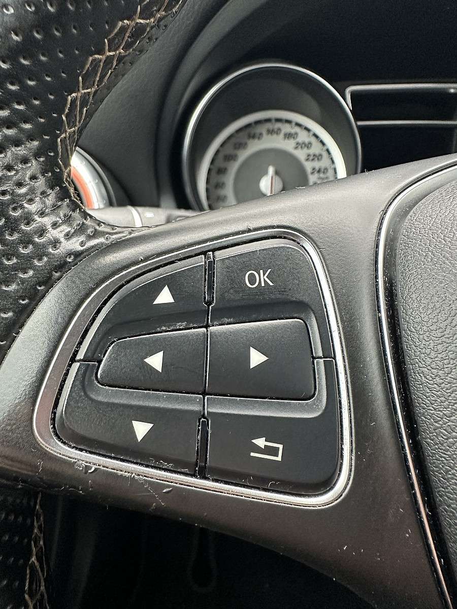 Mercedes-Benz CLA 220 d Aut. (2015) - Bild 18