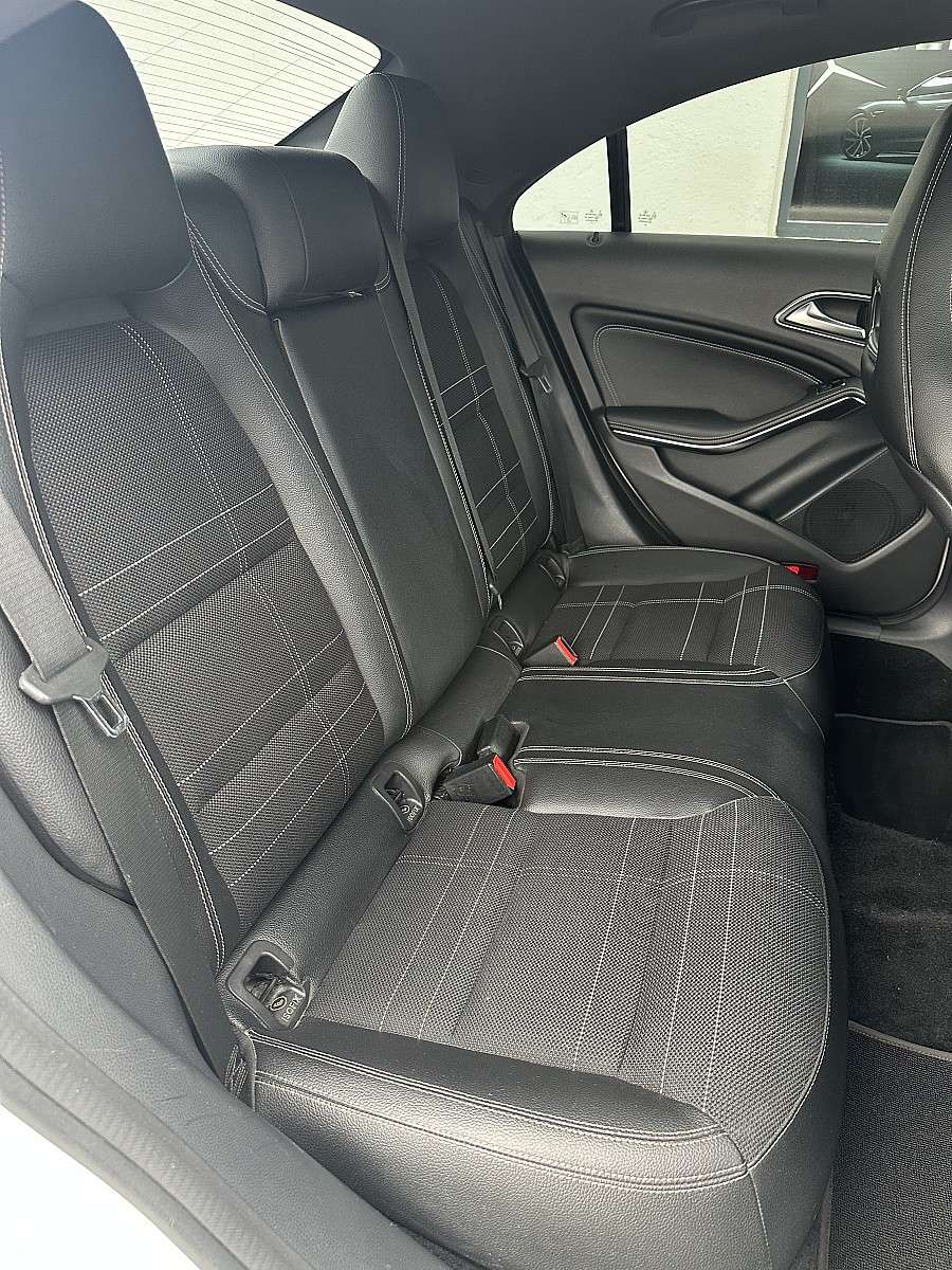 Mercedes-Benz CLA 220 d Aut. (2015) - Bild 13